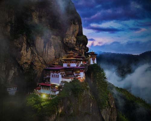 Gangtok  - Darjeeling - Phuentsholling - Thimpu - Paro